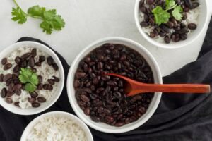 Alimentos práticos ganham espaço, arroz e feijão perdem lugar