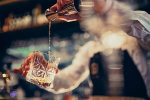 Metanol: O perigo invisível em bebidas adulteradas